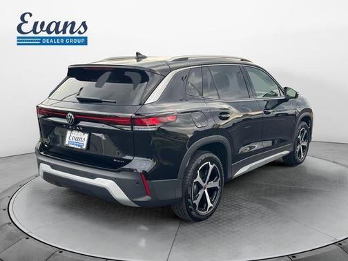 Deep Black Pearl 2026 Volkswagen Tiguan 2.0T SE