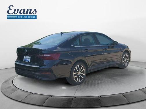 Deep Black Pearl Effect 2026 Volkswagen Jetta 1.5T SE