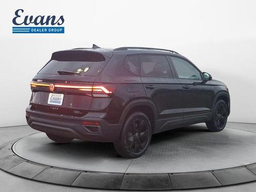 Deep Black Pearl Effect 2026 Volkswagen Taos 1.5T SE Black