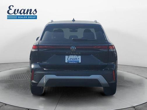Deep Black Pearl Effect 2026 Volkswagen Tiguan 2.0T S