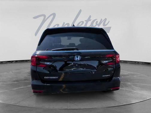 Crystal Black Pearl 2024 Honda Odyssey Sport