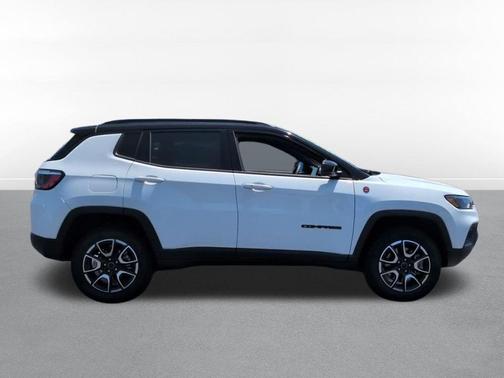 Bright White Clearcoat 2025 Jeep Compass Trailhawk