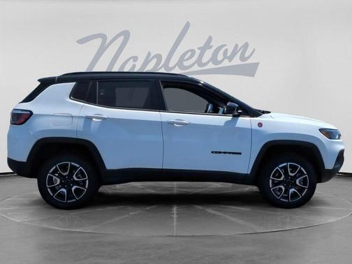 Bright White Clearcoat 2025 Jeep Compass Trailhawk