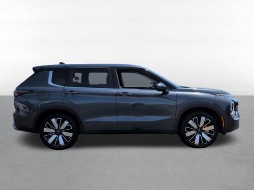 Gray 2025 Mitsubishi Outlander SE