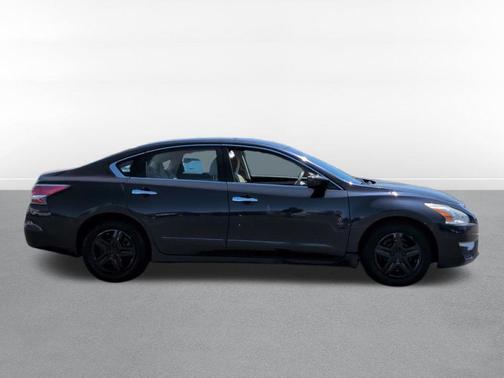 Storm 2015 Nissan Altima 2.5 S