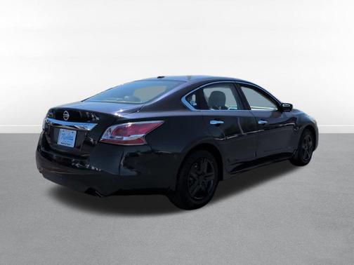 Storm 2015 Nissan Altima 2.5 S