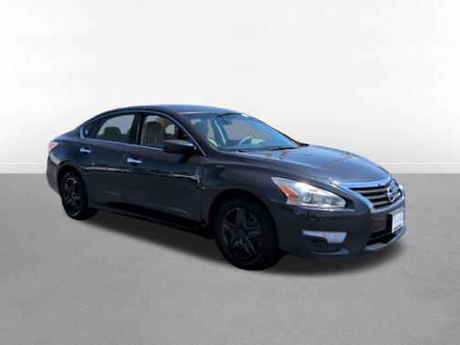 Storm 2015 Nissan Altima 2.5 S
