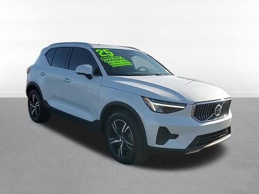2025 Volvo XC40 B5 Core Bright Theme