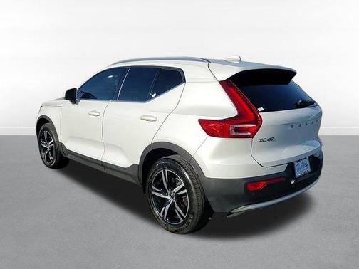 2025 Volvo XC40 B5 Core Bright Theme