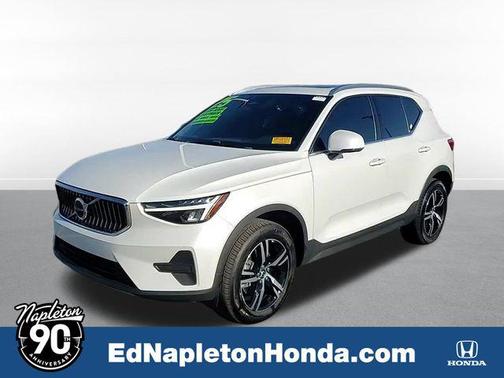 2025 Volvo XC40 B5 Core Bright Theme