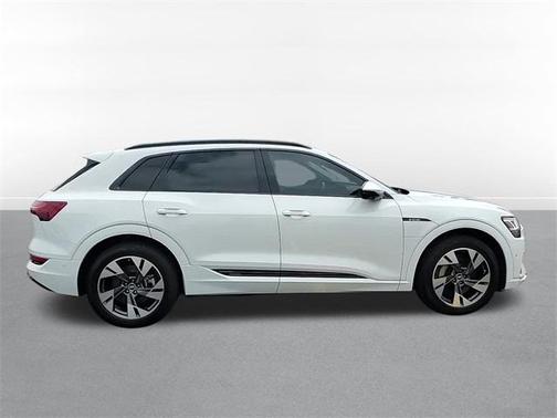 2022 Audi e-tron Premium