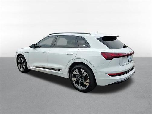 2022 Audi e-tron Premium