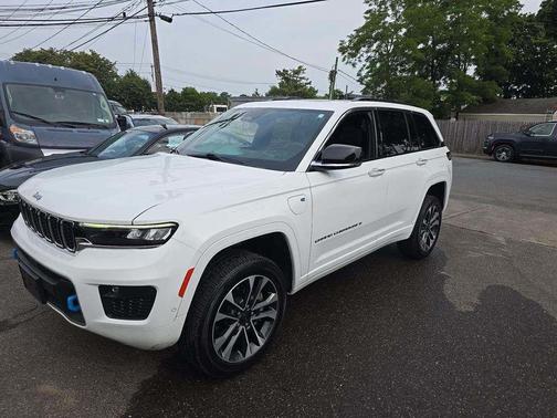 Bright White Clearcoat 2023 Jeep Grand Cherokee 4xe Overland