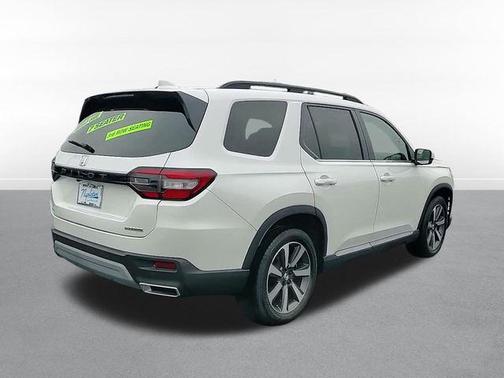 2023 Honda Pilot Touring 8-Passenger
