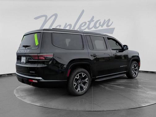 Diamond Black Crystal Pearlcoat 2023 Jeep Wagoneer Series III 4x4