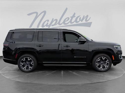 Diamond Black Crystal Pearlcoat 2023 Jeep Wagoneer Series III 4x4