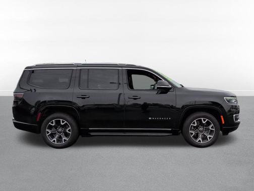 Diamond Black Crystal Pearlcoat 2023 Jeep Wagoneer Series III 4x4
