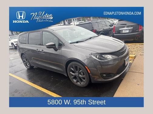 Granite Crystal Metallic Clearcoat 2019 Chrysler Pacifica Limited