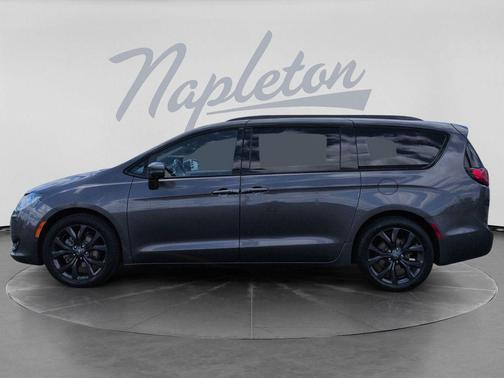 Granite Crystal Metallic Clearcoat 2019 Chrysler Pacifica Limited