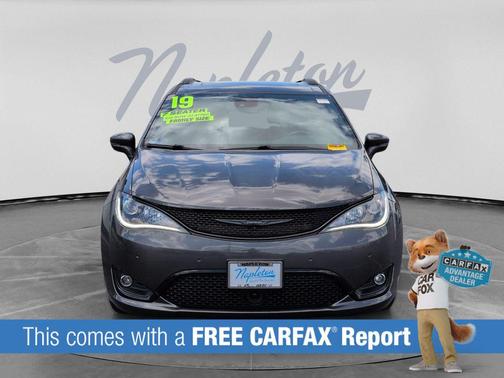 Granite Crystal Metallic Clearcoat 2019 Chrysler Pacifica Limited