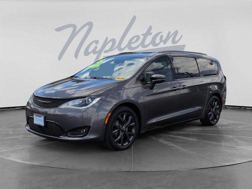Granite Crystal Metallic Clearcoat 2019 Chrysler Pacifica Limited