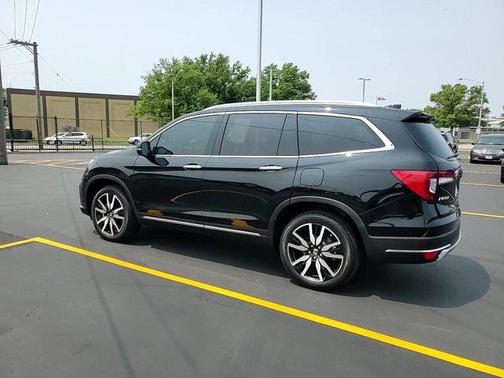2022 Honda Pilot Touring 8-Passenger