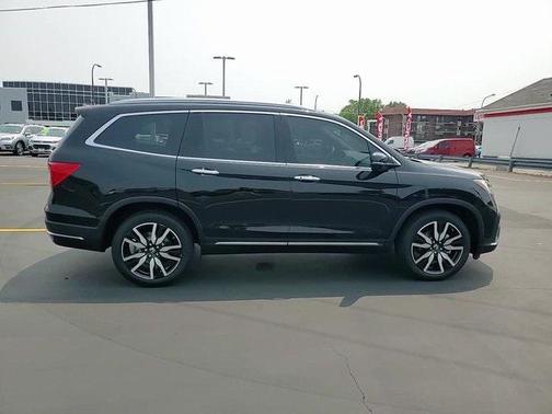 2022 Honda Pilot Touring 8-Passenger
