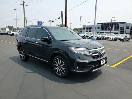 2022 Honda Pilot Touring 8-Passenger