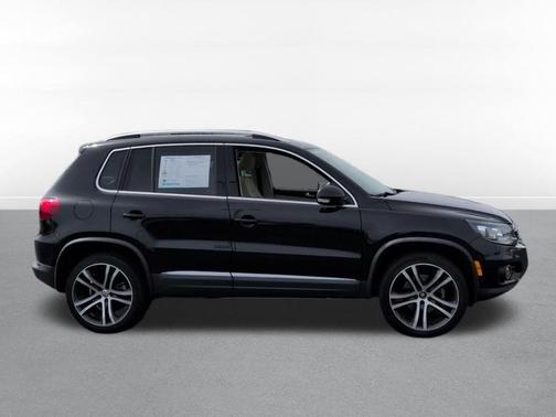 Deep Black 2017 Volkswagen Tiguan 2.0T SEL