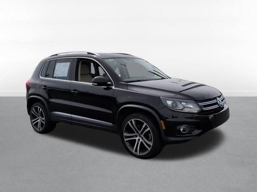 Deep Black 2017 Volkswagen Tiguan 2.0T SEL
