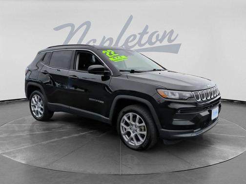 Diamond Black Crystal Pearlcoat 2022 Jeep Compass Latitude Lux