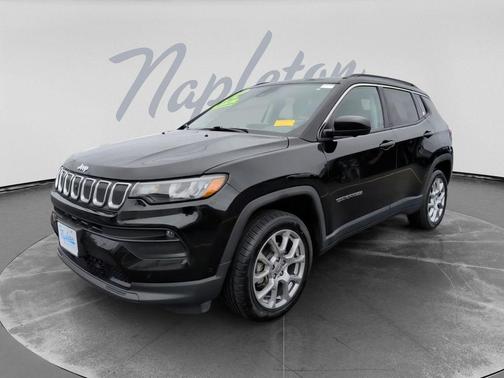 Diamond Black Crystal Pearlcoat 2022 Jeep Compass Latitude Lux
