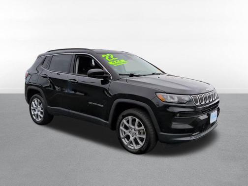 Diamond Black Crystal Pearlcoat 2022 Jeep Compass Latitude Lux