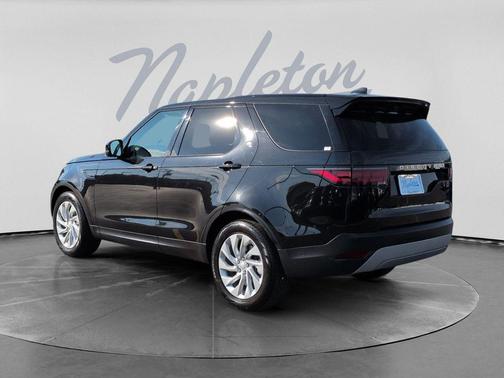 Santorini Black Metallic 2025 Land Rover Discovery P300 S