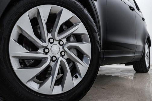 Santorini Black Metallic 2025 Land Rover Discovery P300 S