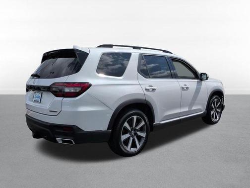 Platinum White Pearl 2023 Honda Pilot Touring 8-Passenger