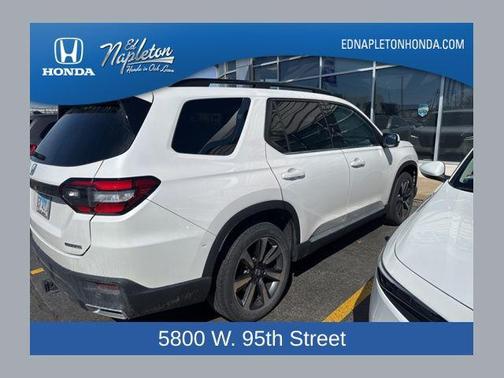 Platinum White Pearl 2023 Honda Pilot Touring 8-Passenger