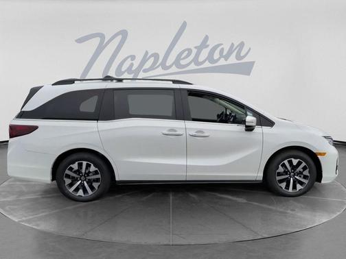 Platinum White Pearl 2026 Honda Odyssey EX-L