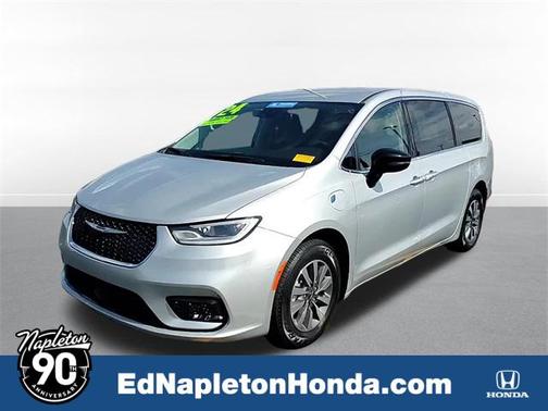 2024 Chrysler Pacifica Hybrid Select