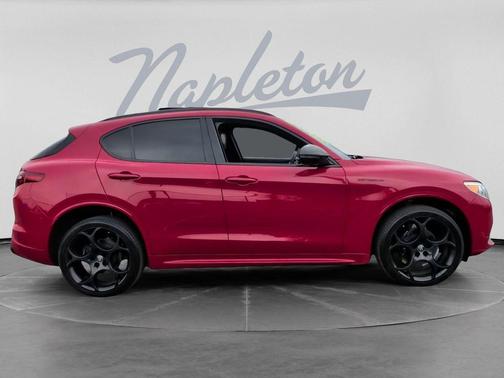 Alfa Rosso 2023 Alfa Romeo Stelvio Estrema AWD
