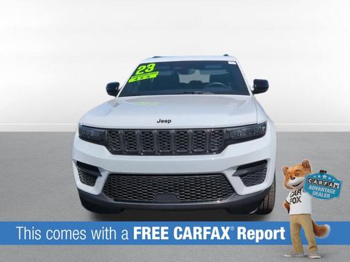 Bright White Clearcoat 2023 Jeep Grand Cherokee Altitude