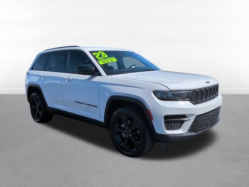 Bright White Clearcoat 2023 Jeep Grand Cherokee Altitude