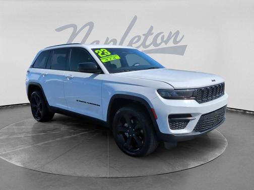 Bright White Clearcoat 2023 Jeep Grand Cherokee Altitude