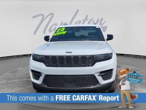 Bright White Clearcoat 2023 Jeep Grand Cherokee Altitude