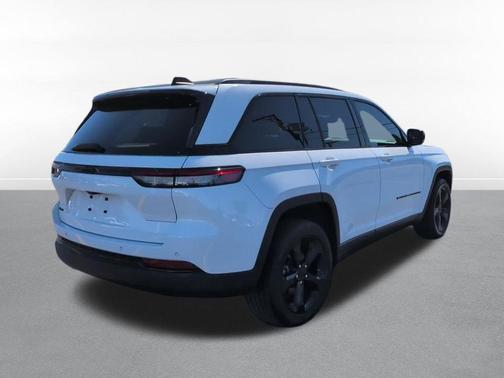 Bright White Clearcoat 2023 Jeep Grand Cherokee Altitude