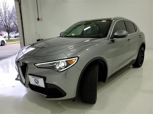 Photo 3 of 27 of 2018 Alfa Romeo Stelvio Ti