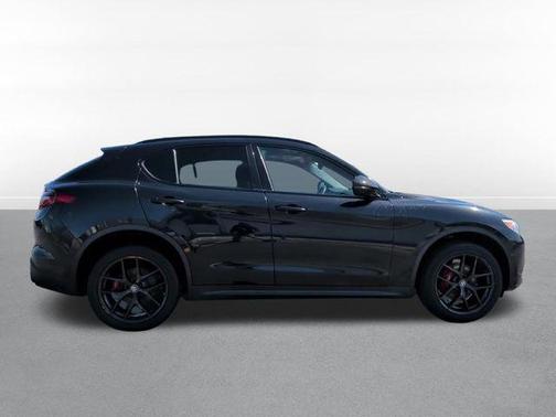 Vulcano Black Metallic 2019 Alfa Romeo Stelvio Base