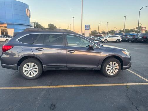 Carbide Gray Metallic 2017 Subaru Outback 2.5i Premium