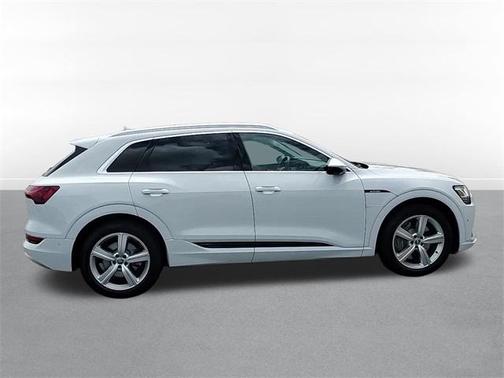2019 Audi e-tron Premium Plus