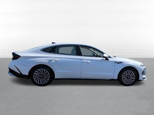 2025 Hyundai SONATA Hybrid SE